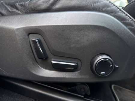 2018 Volvo XC60 2.0 T8 R-DESIGN PRO AWD 303PS AUTO B4 MOMENTUM 197HP 5DR A €29,800 thumbnail