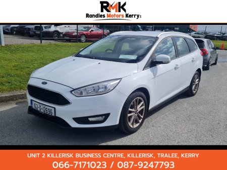 2016 Ford Focus - thumbnail 2