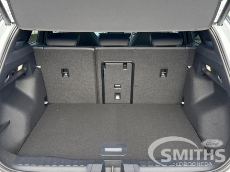 2026 Ford Explorer PREMIUM 77KWH 286PS €45,950 thumbnail