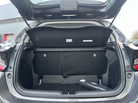 2023 Toyota Yaris YARIS LUNA HYBRID €23,950 thumbnail