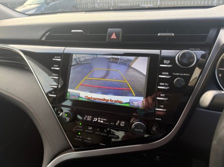 2017 Toyota Camry G Leather Hybrid €20,950 thumbnail