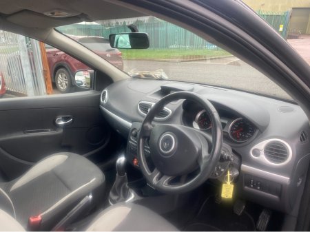 2011 Renault Clio - thumbnail 12