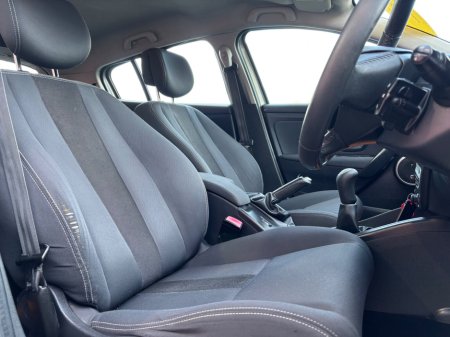 2010 Renault Megane - view 4