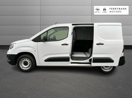 2024 Opel Combo KOMF L1H1-1.5 100PS D 3DR €17,950 thumbnail