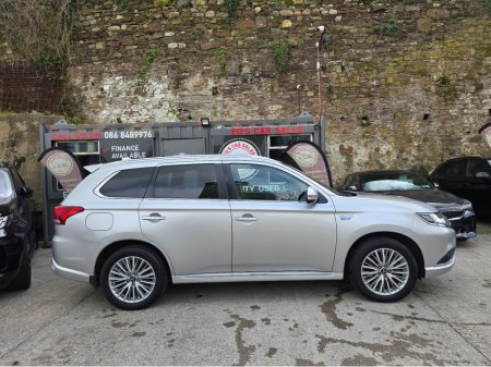 2019 Mitsubishi Outlander - thumbnail 3