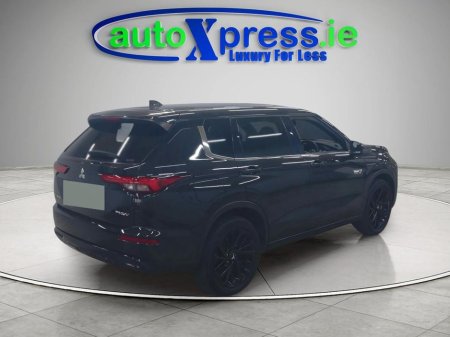 2023 Mitsubishi Outlander PHEV 4WD BLACK EDITION, Low mileage, Reversing camera thumbnail