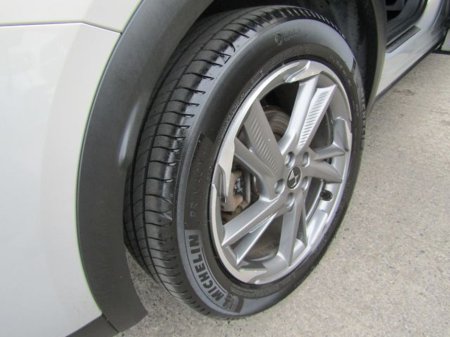 2021 DS Automobiles DS 7 Crossback E-TENSE PRESTIGE €28,950 thumbnail