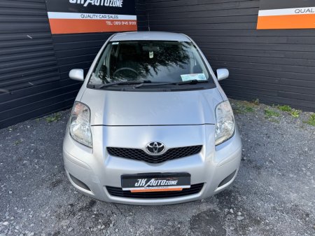 2010 Toyota Yaris - photo 2