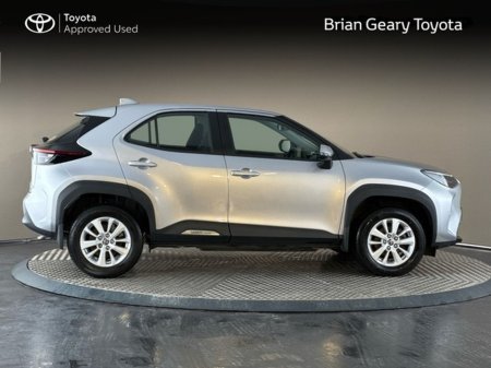 2022 Toyota Yaris Cross HYBRID LUNA €23,950 thumbnail