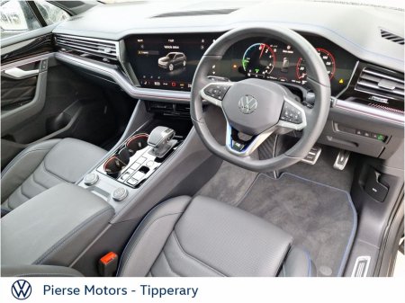 2025 Volkswagen Touareg - photo 2