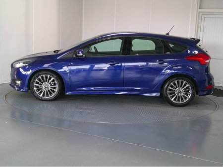 2018 Ford Focus - thumbnail 4