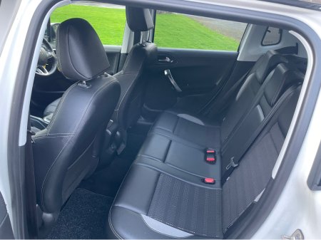 2015 Peugeot 2008 - thumbnail 15