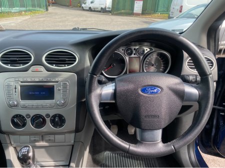 2011 Ford Focus - thumbnail 12