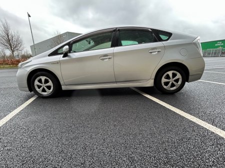 2014 Toyota Prius - thumbnail 4