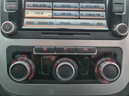 2010 Volkswagen Scirocco - thumbnail 11