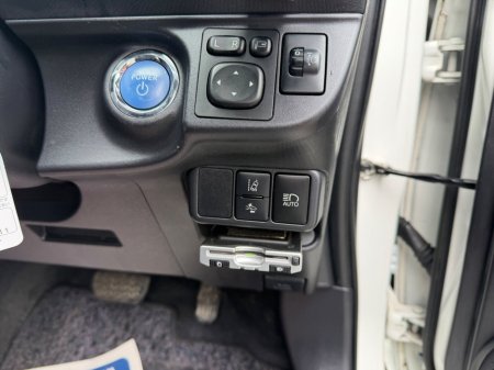 2016 Toyota Aqua - thumbnail 13