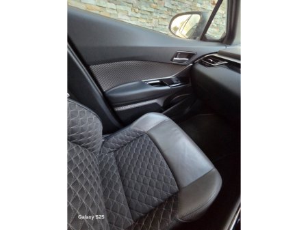 2023 Toyota C-HR 1.8 HYBRID SOL €25,450 thumbnail