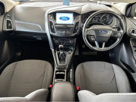 2016 Ford Focus - thumbnail 10