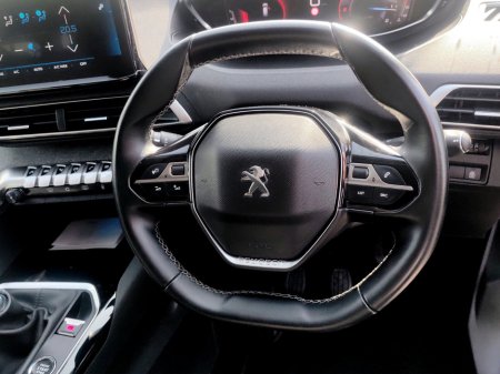 2021 Peugeot 3008 - view 4