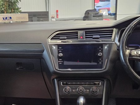 2020 Volkswagen Tiguan 2.0 TDI 150HP R-Line DSG thumbnail