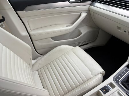 2018 Volkswagen Passat - thumbnail 10