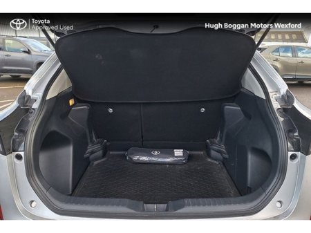 2024 Toyota Yaris Cross HYBRID LUNA, LADY OWNER! €28,995 thumbnail