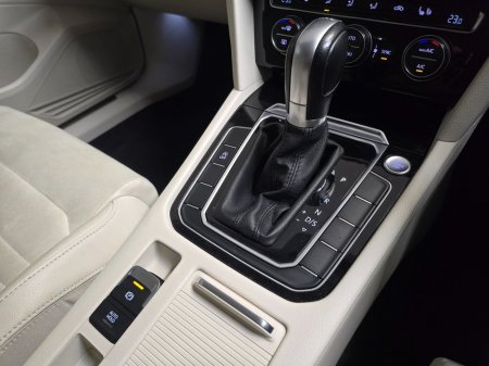 2017 Volkswagen Passat Highline 2.0 TDi Automatic Saloon €13,950 thumbnail