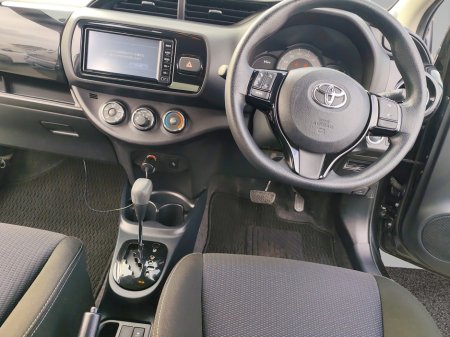 2018 Toyota Vitz - thumbnail 9