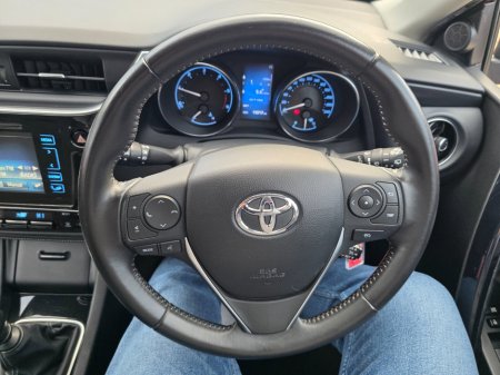 2017 Toyota Auris 1.4 D-4D (90) 5Dr Luna €15,950 thumbnail
