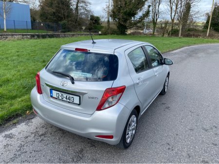 2012 Toyota Yaris - thumbnail 5