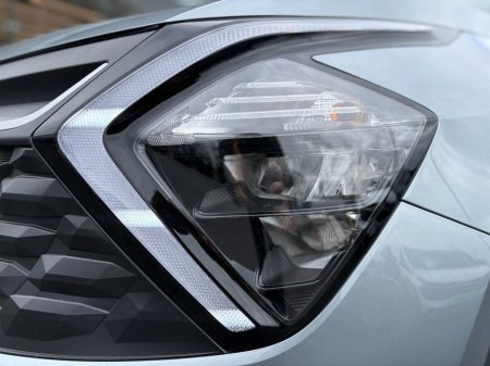2025 Kia Sportage - thumbnail 8