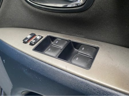 2011 Toyota Avensis - thumbnail 13