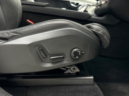 2025 Volvo XC90 ULTRA DARK T8 RECHARGE 2.0 PHEV AWD *7 SEATER* €84,990 thumbnail