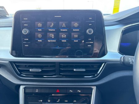 2024 Volkswagen T-Roc T-ROC EDITION 75 1.0TSI M6F 116HP €29,975 thumbnail