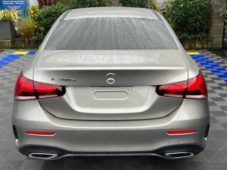 2021 Mercedes-Benz A Class A200d AMG-LINE PREMIUM PLUS // VIRTUAL COCKPIT // FULL SERVICE HISTORY // 18" DIAMOND CUT ALLOYS €32,900 thumbnail