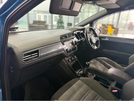 2017 Volkswagen Touran TDI R-LINE BLUEMOTION 150PS 7SEATS 5DR 2.0 €14,950 thumbnail
