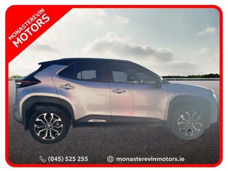 2025 Toyota Yaris Cross - thumbnail 3