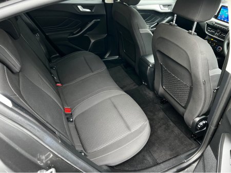 2020 Ford Focus - thumbnail 15