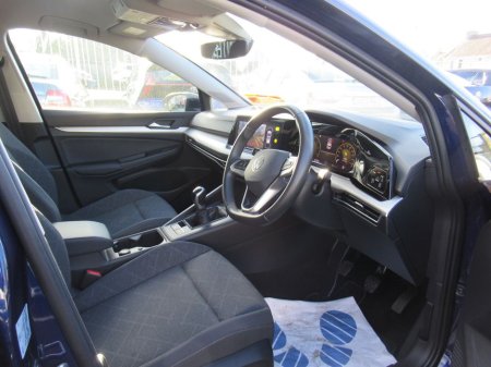 2024 Volkswagen Golf Life 2.0 TDI 115HP 5DR €30,940 thumbnail