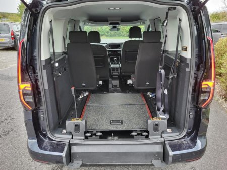 2024 Volkswagen Caddy Life 122bhp diesel manual €42,000