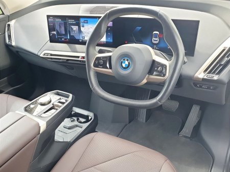 2022 BMW iX - thumbnail 6