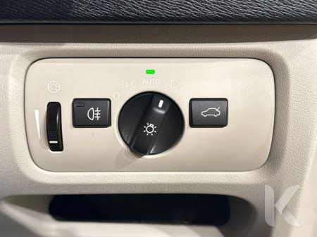 2018 Volvo V40 - thumbnail 25