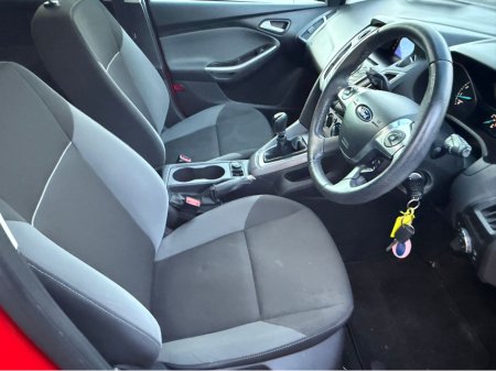 2011 Ford Focus - thumbnail 17