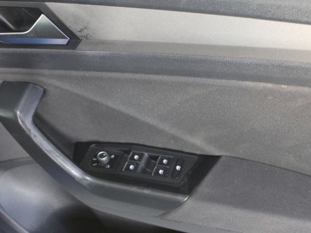 2021 Volkswagen T-Roc Design 2.0 TDI M6F 115HP 5DR €24,999 thumbnail