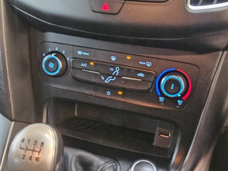 2017 Ford Focus - thumbnail 10