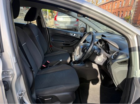 2016 Ford Fiesta - thumbnail 12