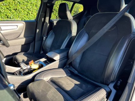 2021 Volvo XC40 R-DESIGN T4 1.5 RECHARGE PHEV // TILT & SLIDE PAN ROOF // 19" R-DESIGN ALLOYS // FULL SERVICE HISTORY €25,950 thumbnail