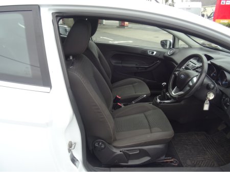 2014 Ford Fiesta - thumbnail 7
