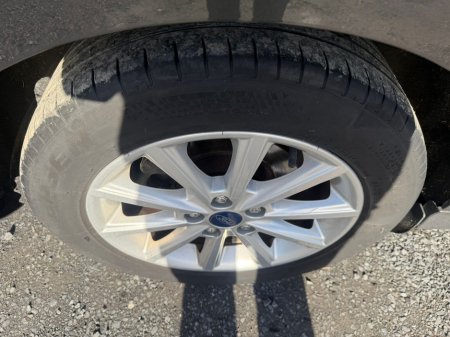 2017 Ford Focus - thumbnail 9