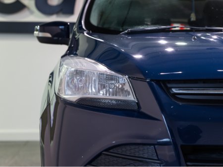 2015 Ford Kuga ZETEC 2.0 TDCI 120PS FWD 4 4DR €11,950 thumbnail